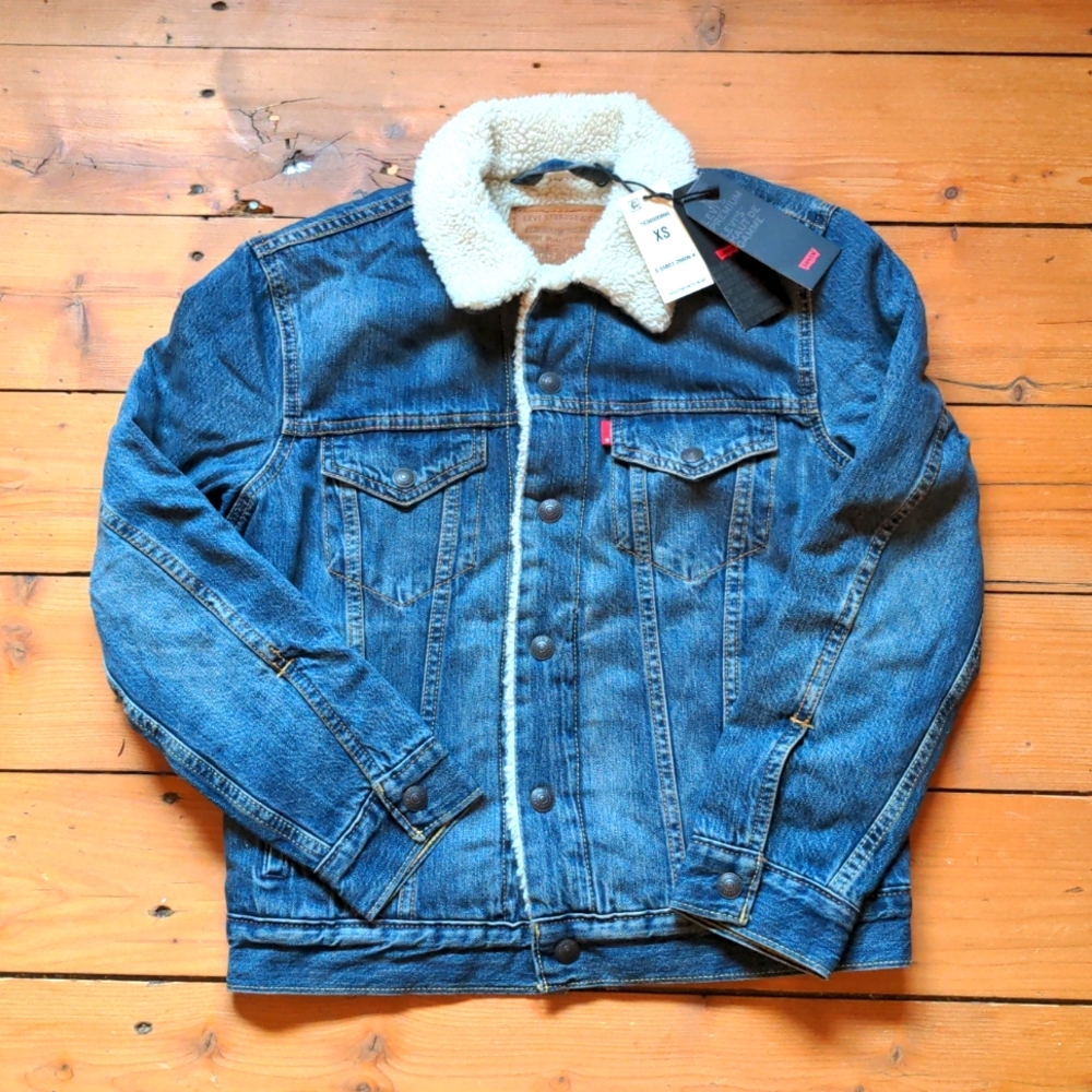 182-**NWT**Levi's Denim Sherpa lined jacket